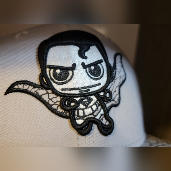 BNWT Superman Snapback Hat - Picture 3 of 7